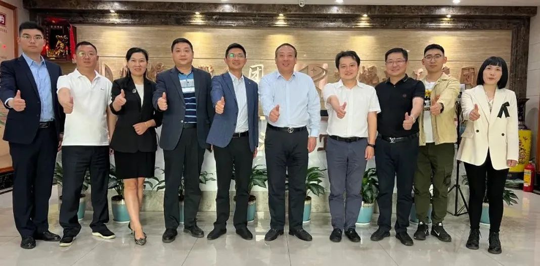 熱烈歡迎當(dāng)陽市副市長、工商聯(lián)主席鄧星一行蒞臨我司！