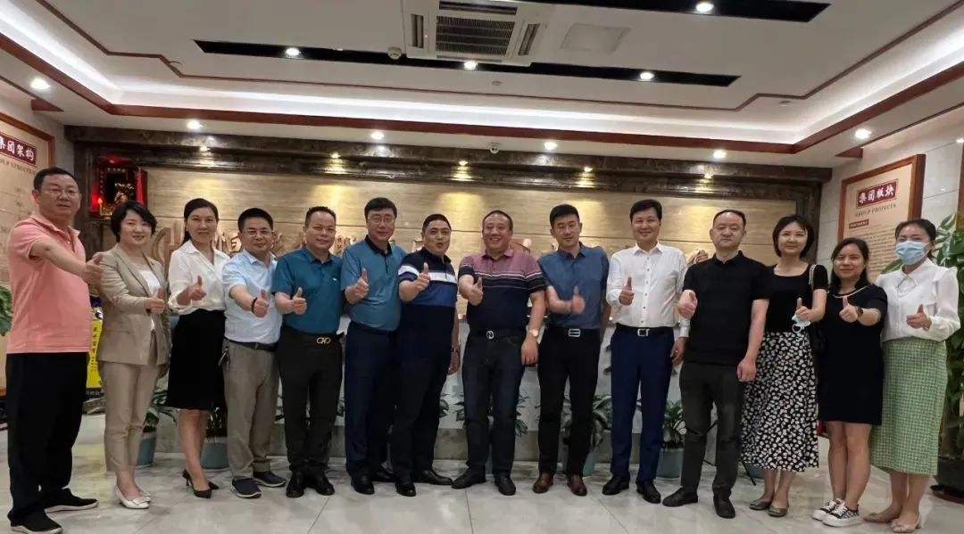 熱烈歡迎宜昌市伍家崗區(qū)副區(qū)長段緒卿一行蒞臨我司考察指導(dǎo)工作！