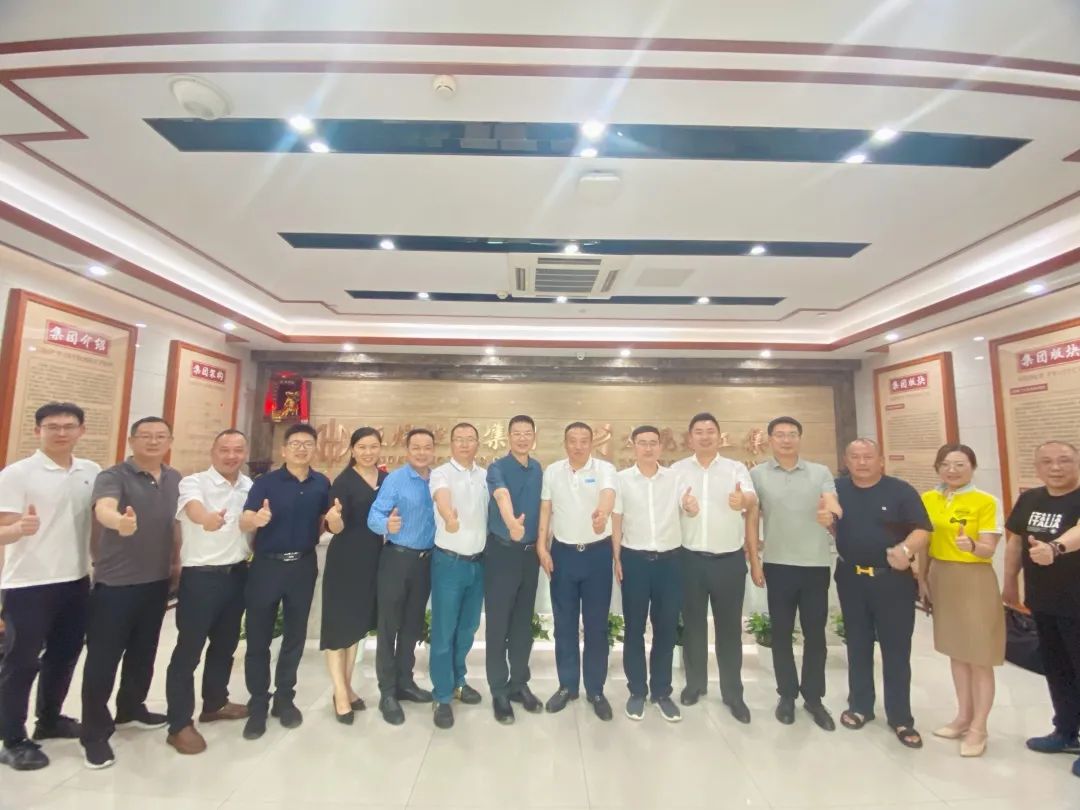 熱烈歡迎宜昌市住建局黨組成員、副局長袁慶華一行蒞臨我司考察指導(dǎo)工作